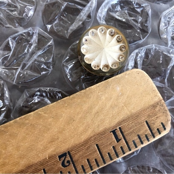 Vintage ClipOn Earrings - Picture 3 of 3